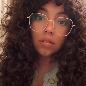 Meet your Posher, Roslyn